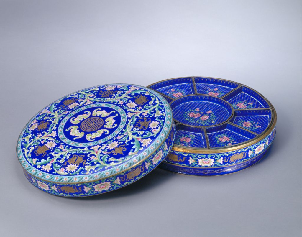 图片[2]-Painted enamel lotus box with eight auspicious patterns-China Archive